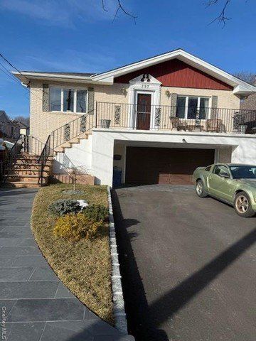 293 85 Avenue. Floral Park, NY 11001