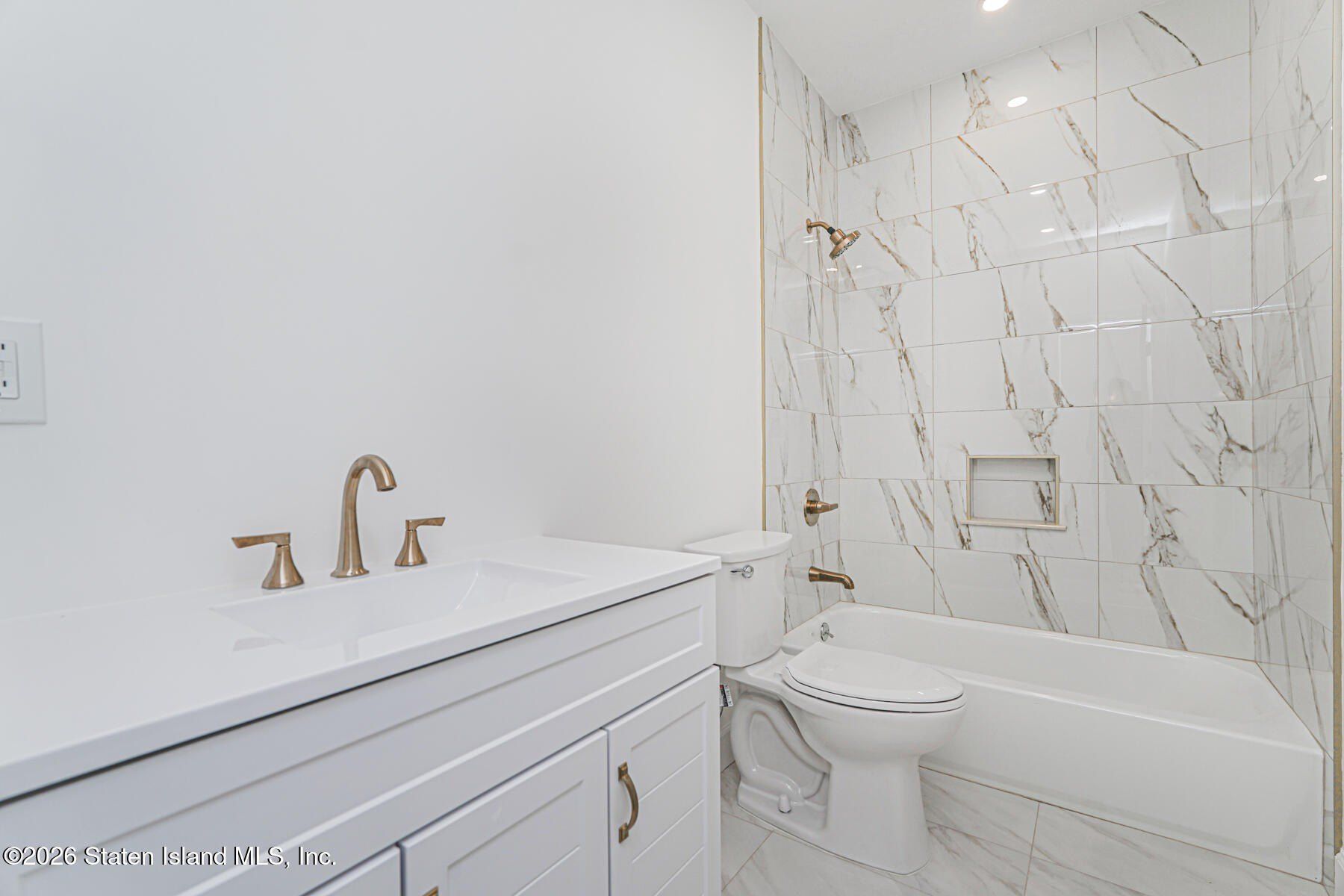 909 Rathbun Avenue. Staten Island, NY 10309