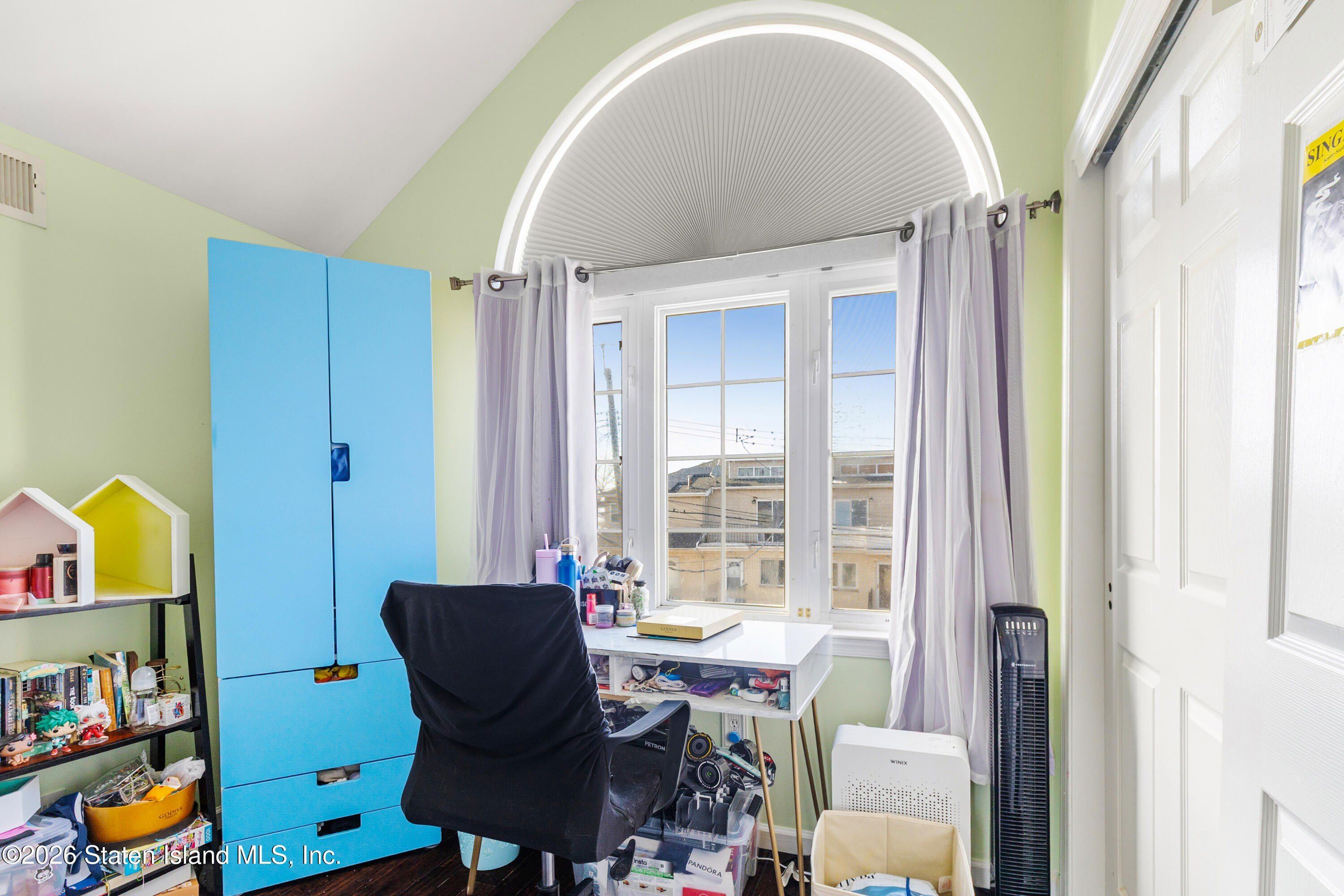 19 Roosevelt Avenue. Staten Island, NY 10314