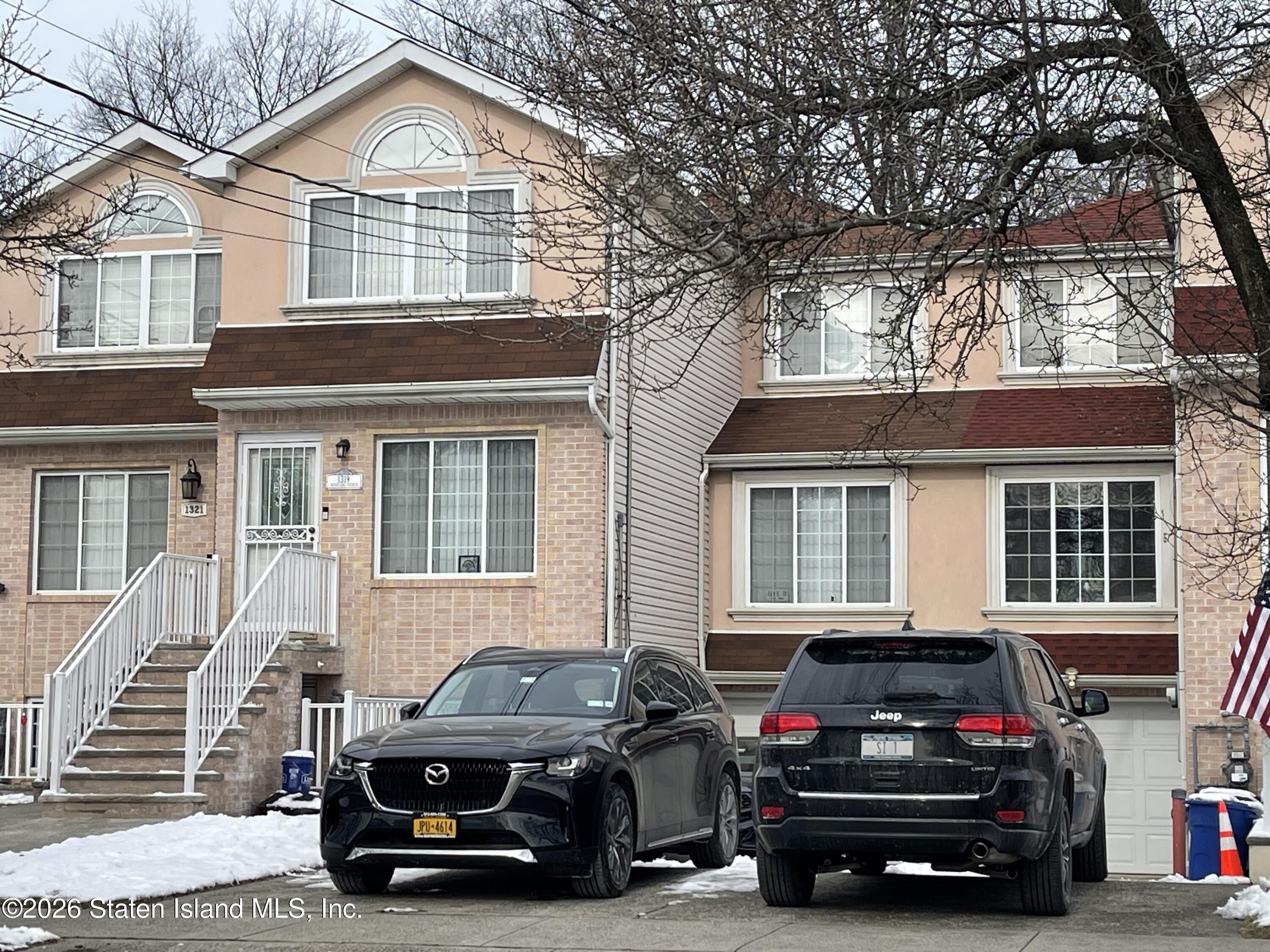1319 Rockland Avenue. Staten Island, NY 10314