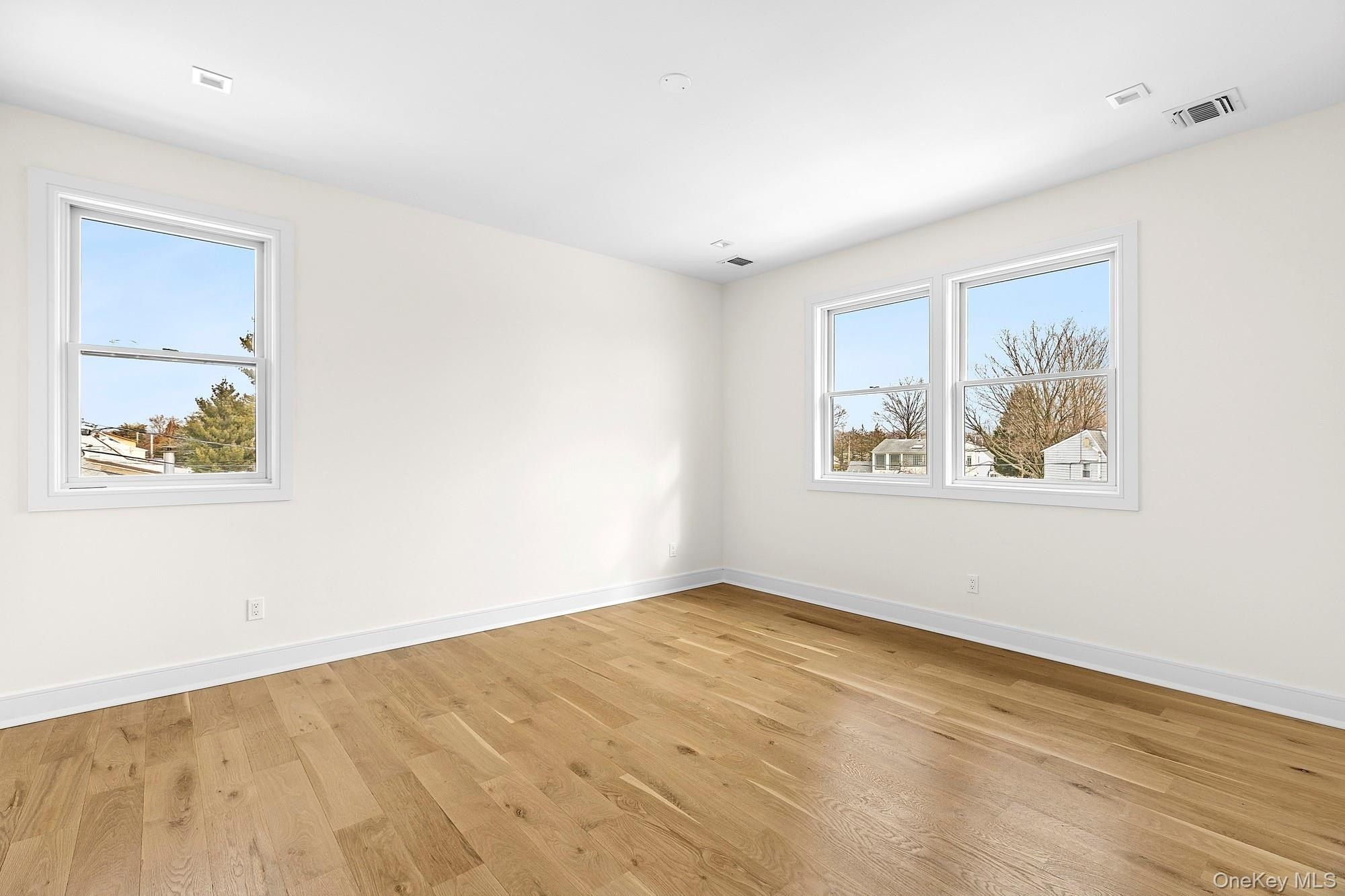 39 Forest Lane. Westbury, NY 11590