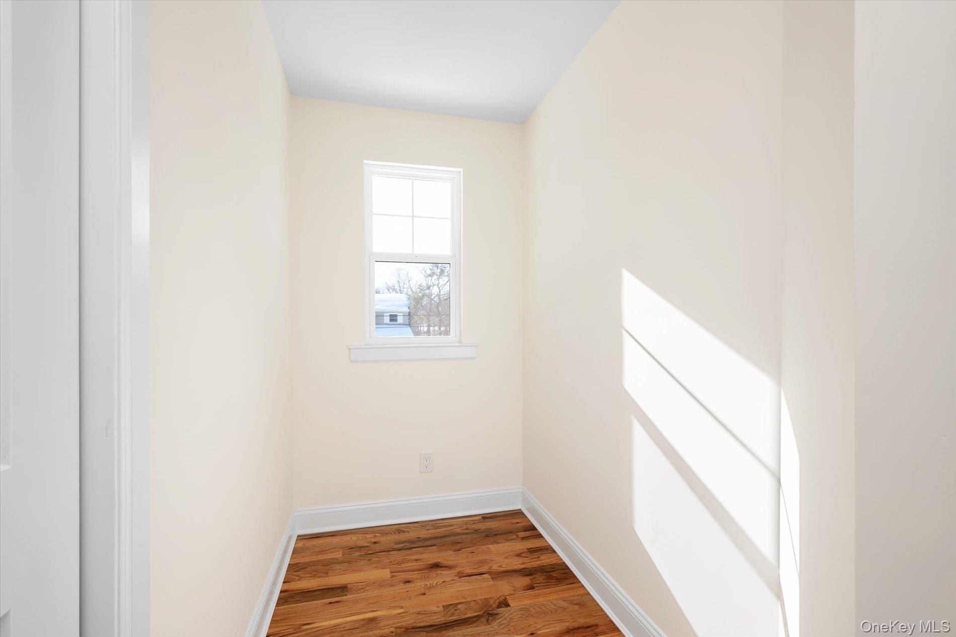 43 Shirley Lane. Medford, NY 11763