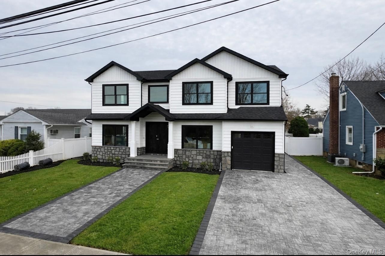 Hudson Avenue. Seaford, NY 11783