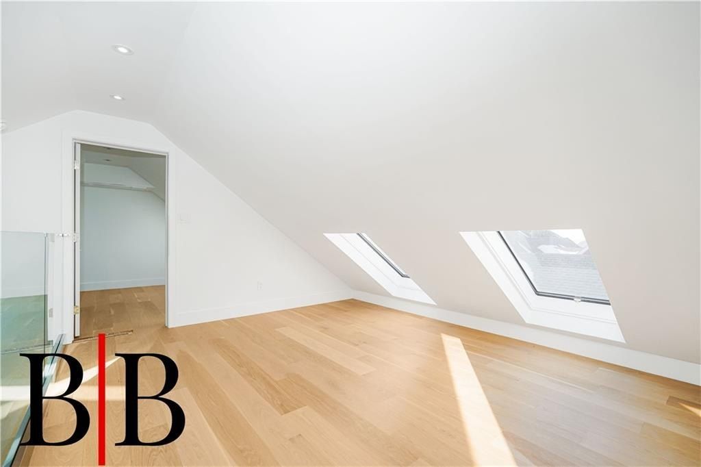 82 Piedmont Avenue. Staten Island, NY 10305