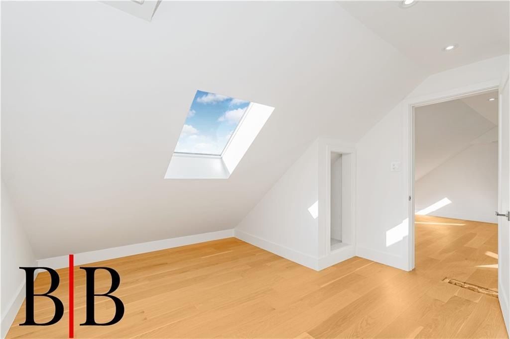 Piedmont Avenue. Staten Island, NY 10305