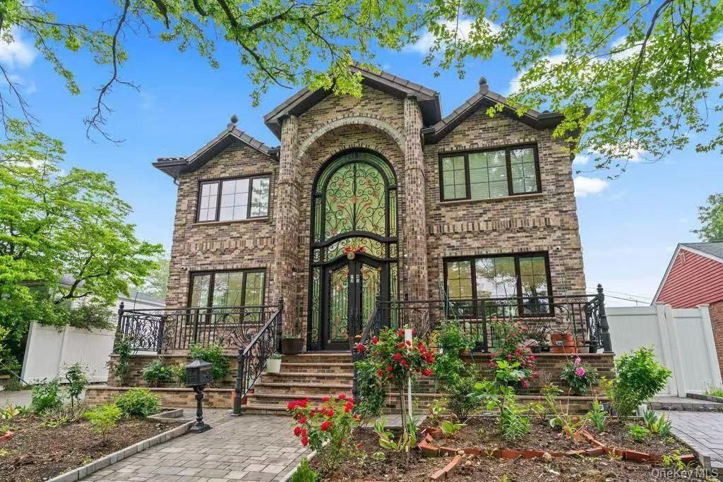 946 Cherry Lane. Floral Park, NY 11001