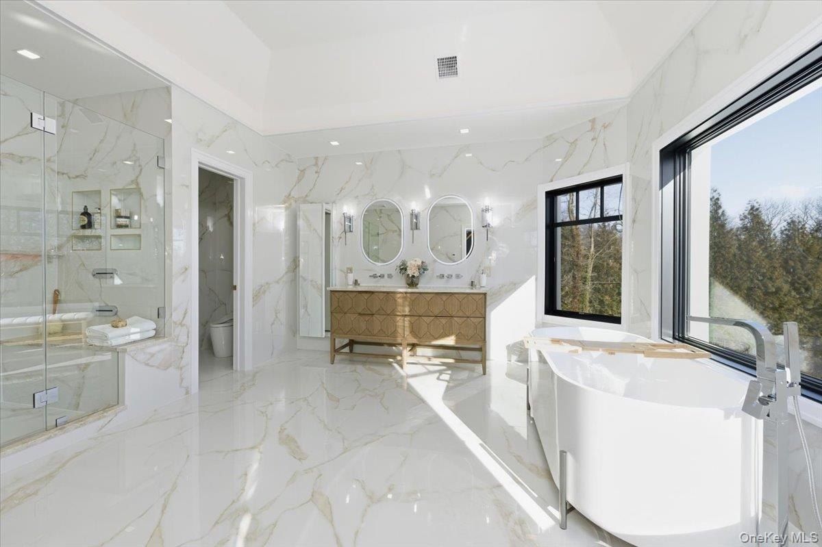 26 Saint Andrews Court. Old Westbury, NY 11568