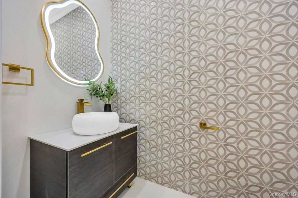 148 Meridian Road. Levittown, NY 11756