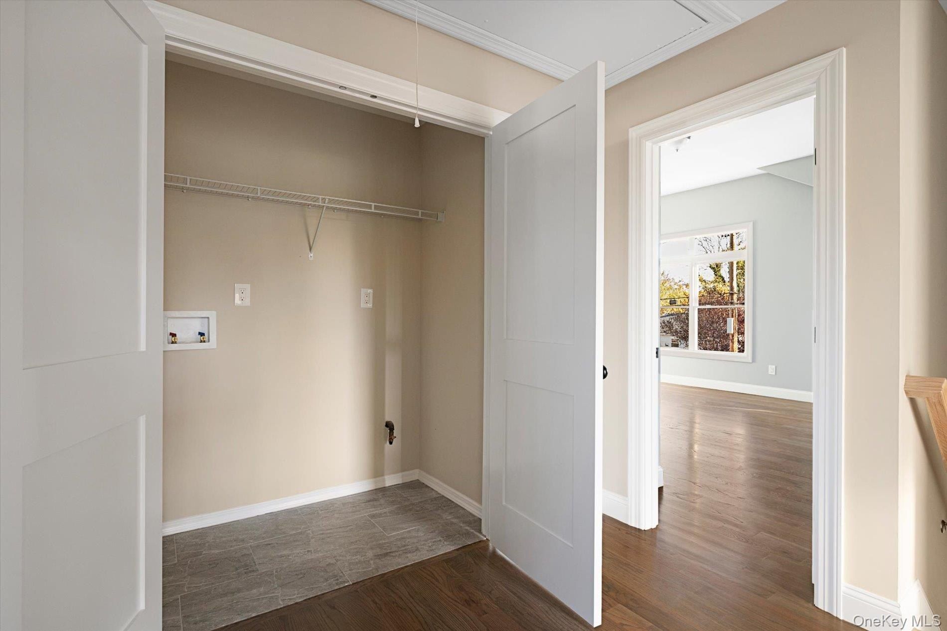 6 Gail Grace Court. Copiague, NY 11726