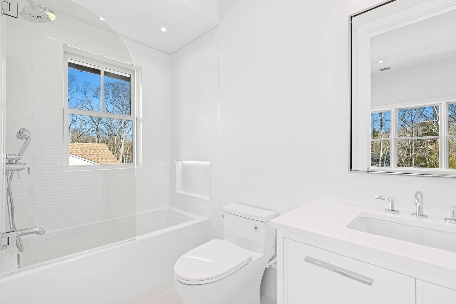 27 Guernsey Lane. East Hampton, NY 11937
