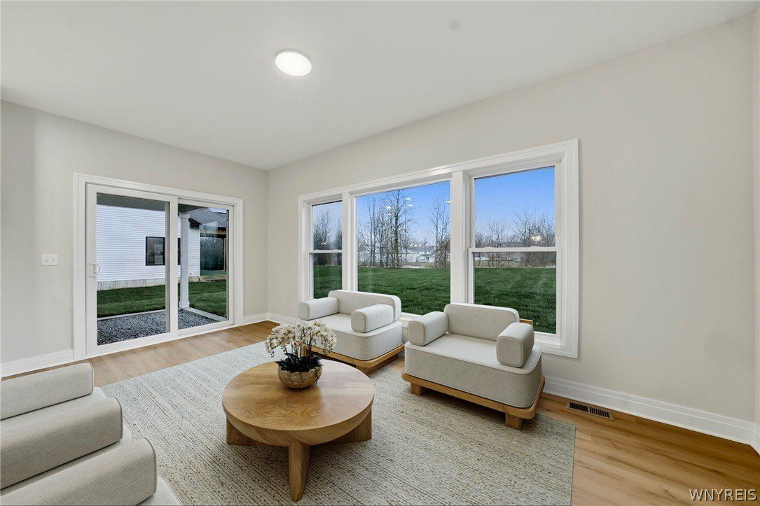 28 Fieldstream Lane. Lancaster, NY 14086