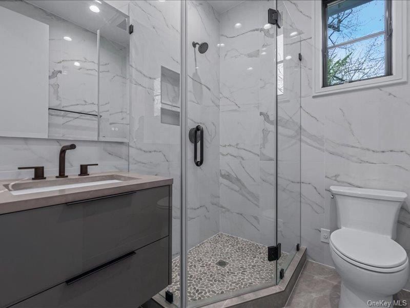 22 Old Field Lane. Great Neck, NY 11020