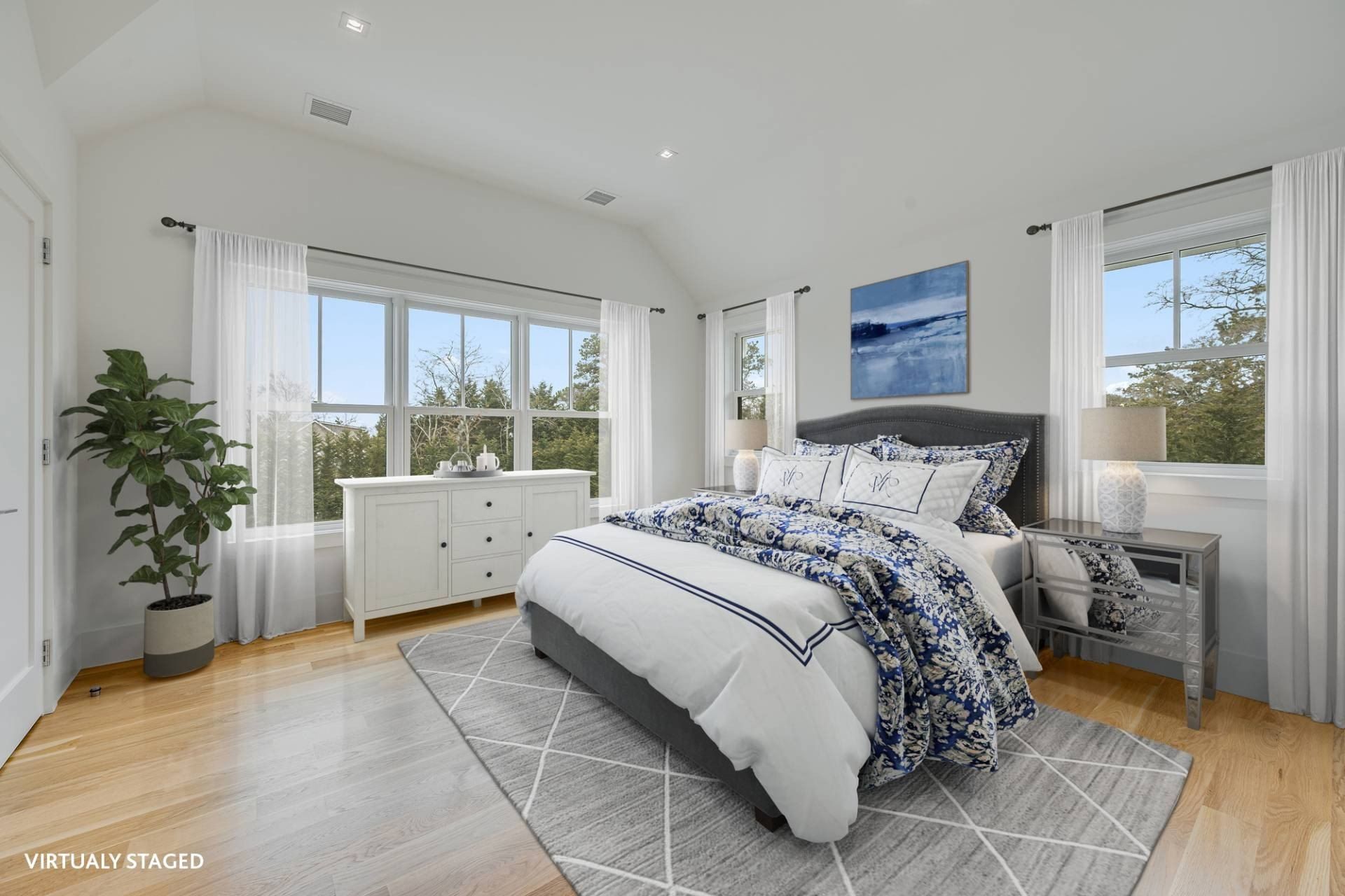 272 Montauk Highway. Southampton, NY 11968