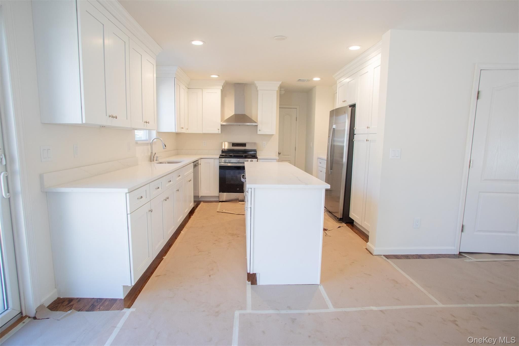 33 Dressel. Mastic, NY 11950