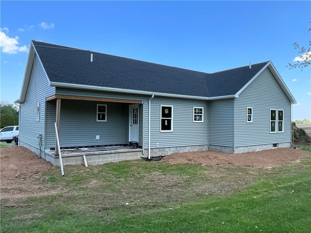 3 Lynwood Drive. Lyndonville, NY 14098