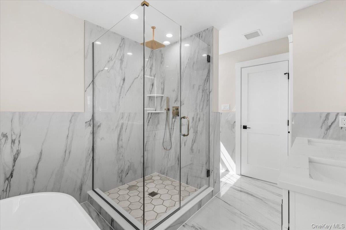 Lee Place. Old Bethpage, NY 11804