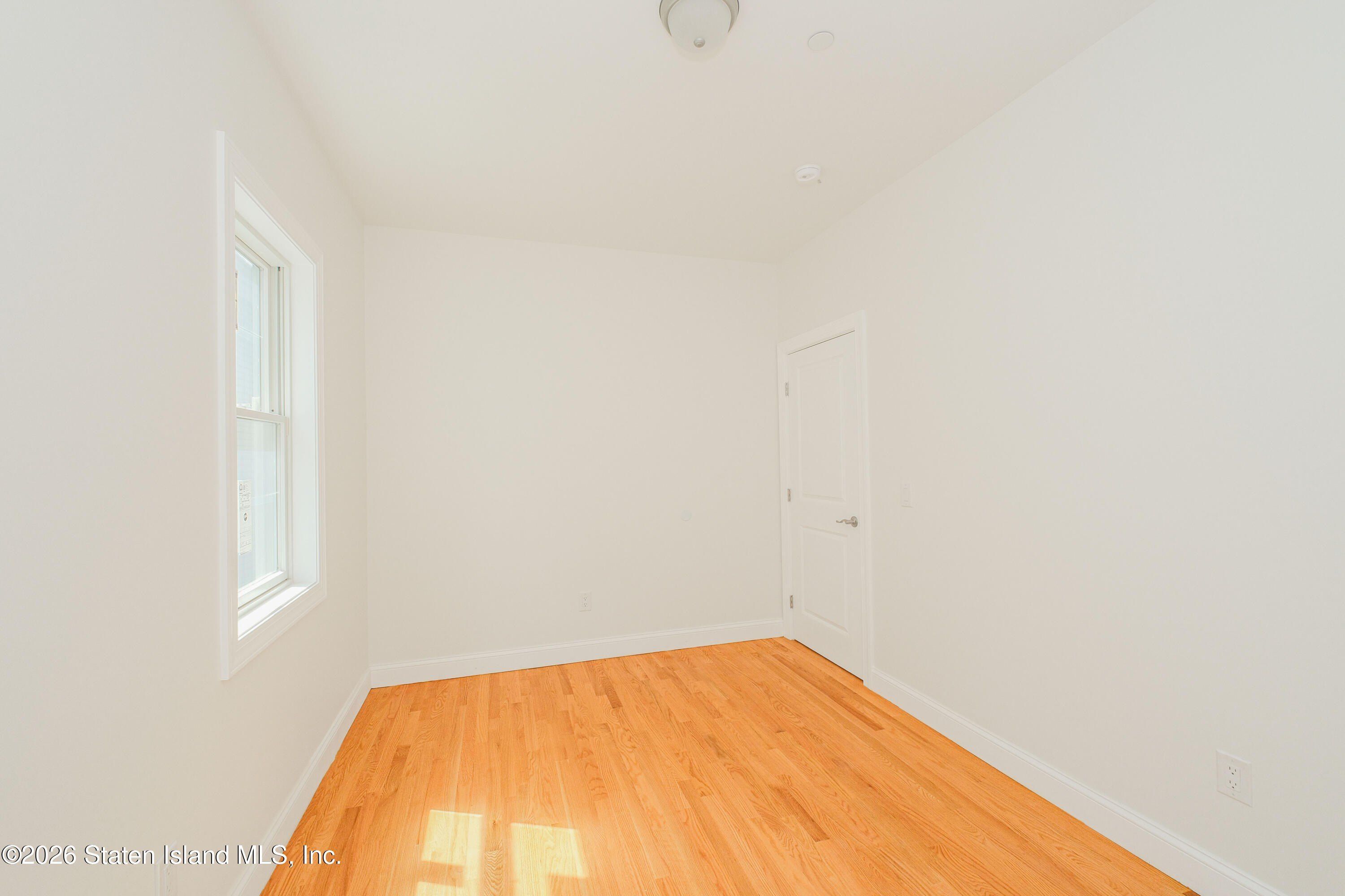 Castleton Avenue. Staten Island, NY 10301