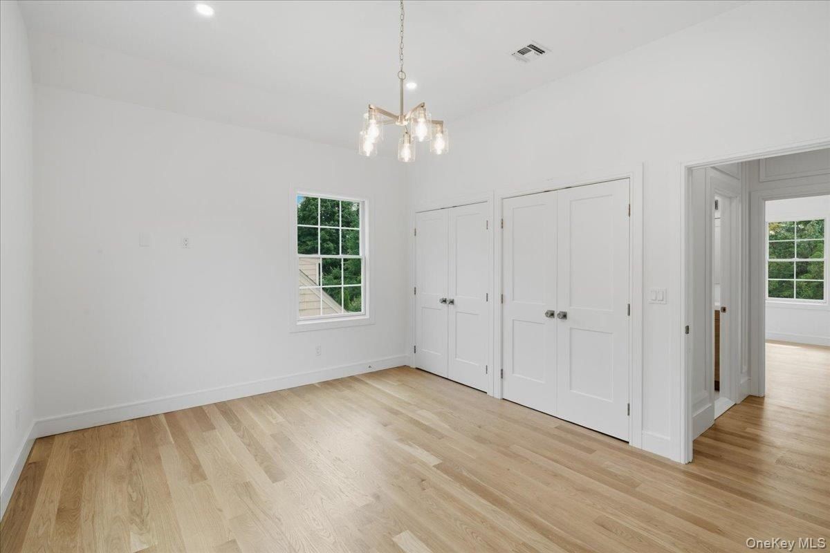 Shadyside Avenue. Port Washington, NY 11050