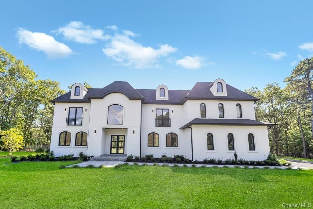 15 Folger Lane. Dix Hills, NY 11746
