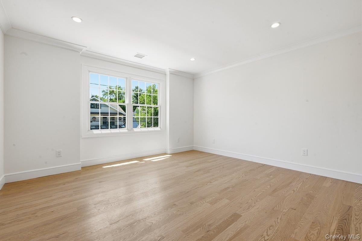 Highland Avenue. Port Washington, NY 11050