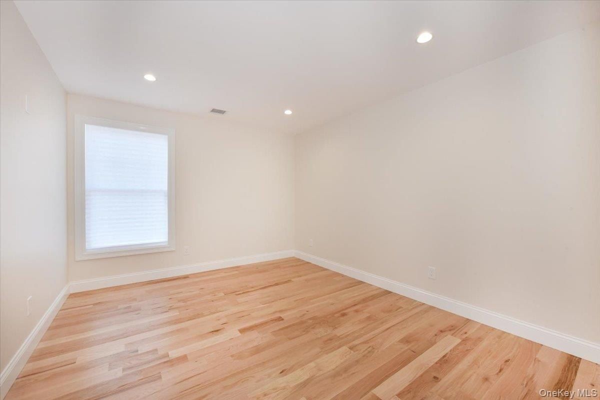 44 Bell Street. Valley Stream, NY 11580