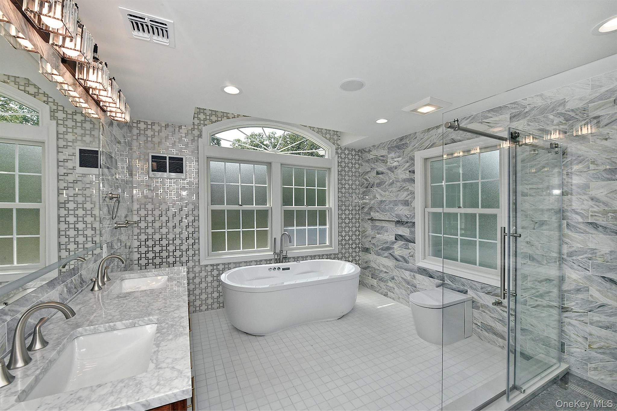 127 Vanderbilt Avenue. Manhasset, NY 11030