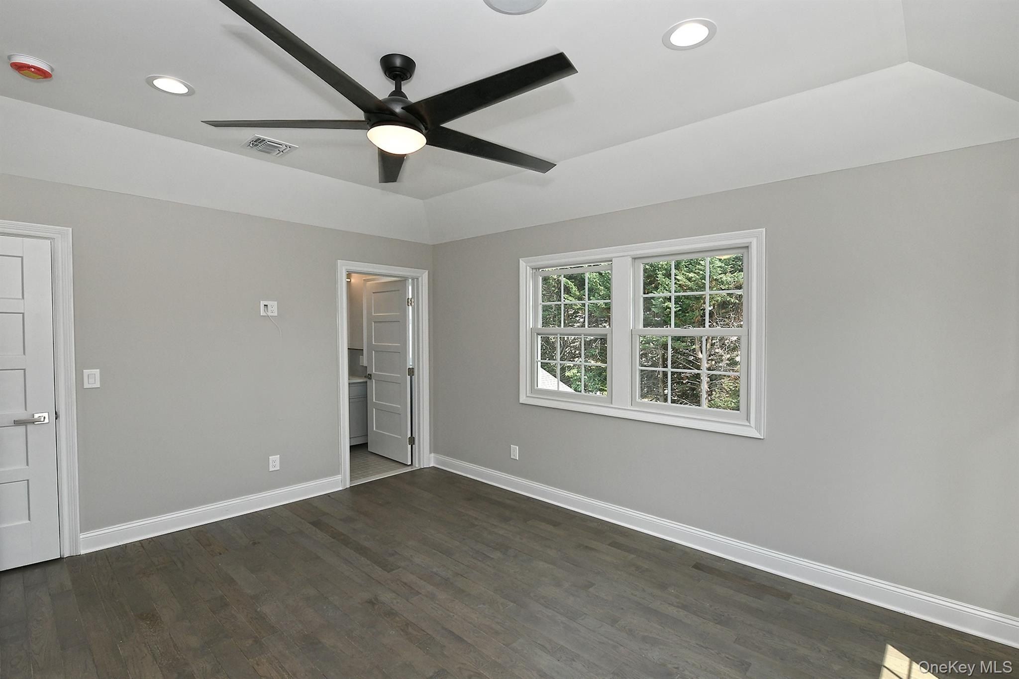 127 Vanderbilt Avenue. Manhasset, NY 11030