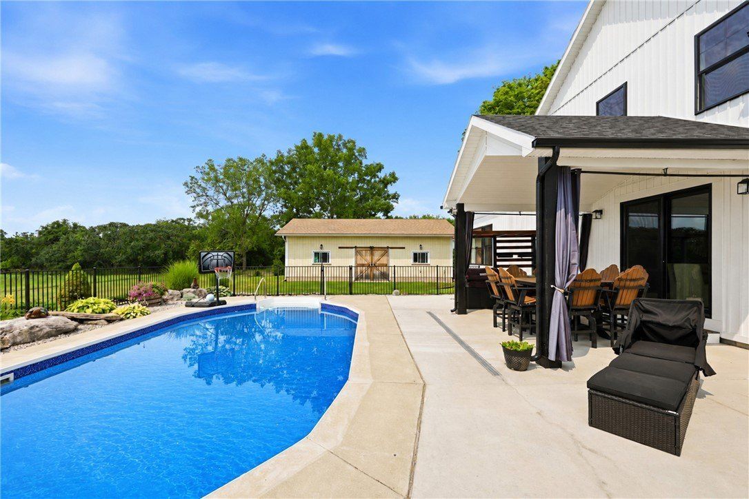 8658 E Main Road. Le Roy, NY 14482