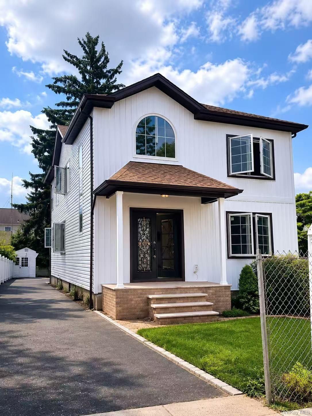 88 Dyckman Avenue. New Hyde Park, NY 11040