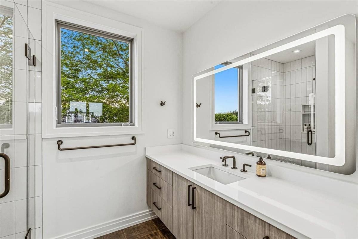 1A Jagger Lane. Westhampton, NY 11977