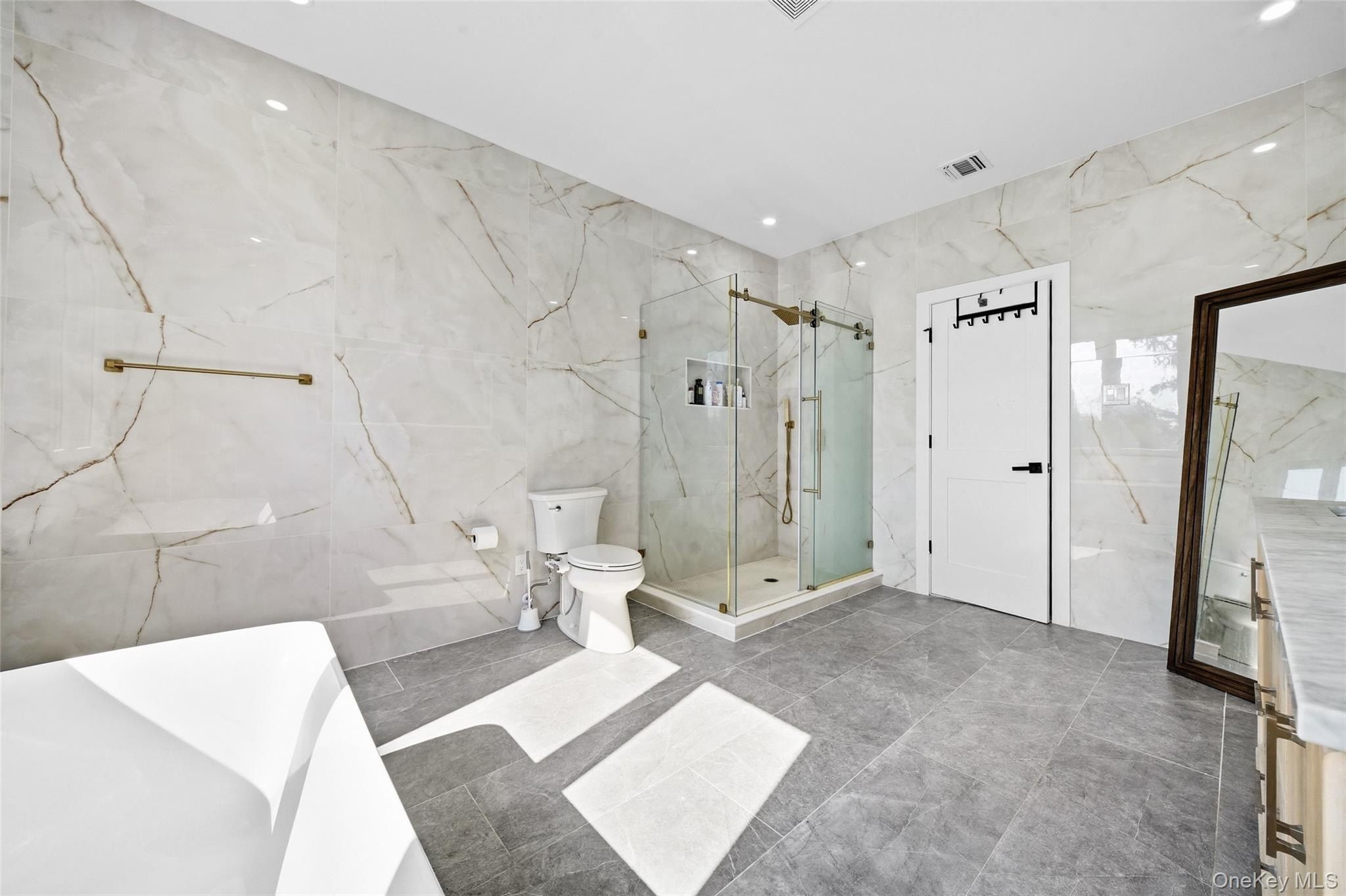 9 Vista Lane. Levittown, NY 11756