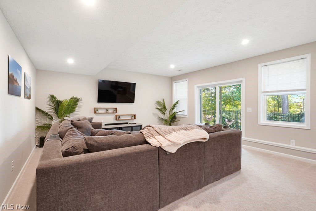 6973 Hawthorn Trace. Independence, OH 44131