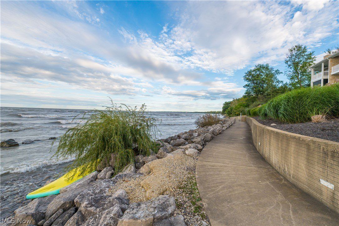 2777 Whispering Shores Drive. Vermilion, OH 44089