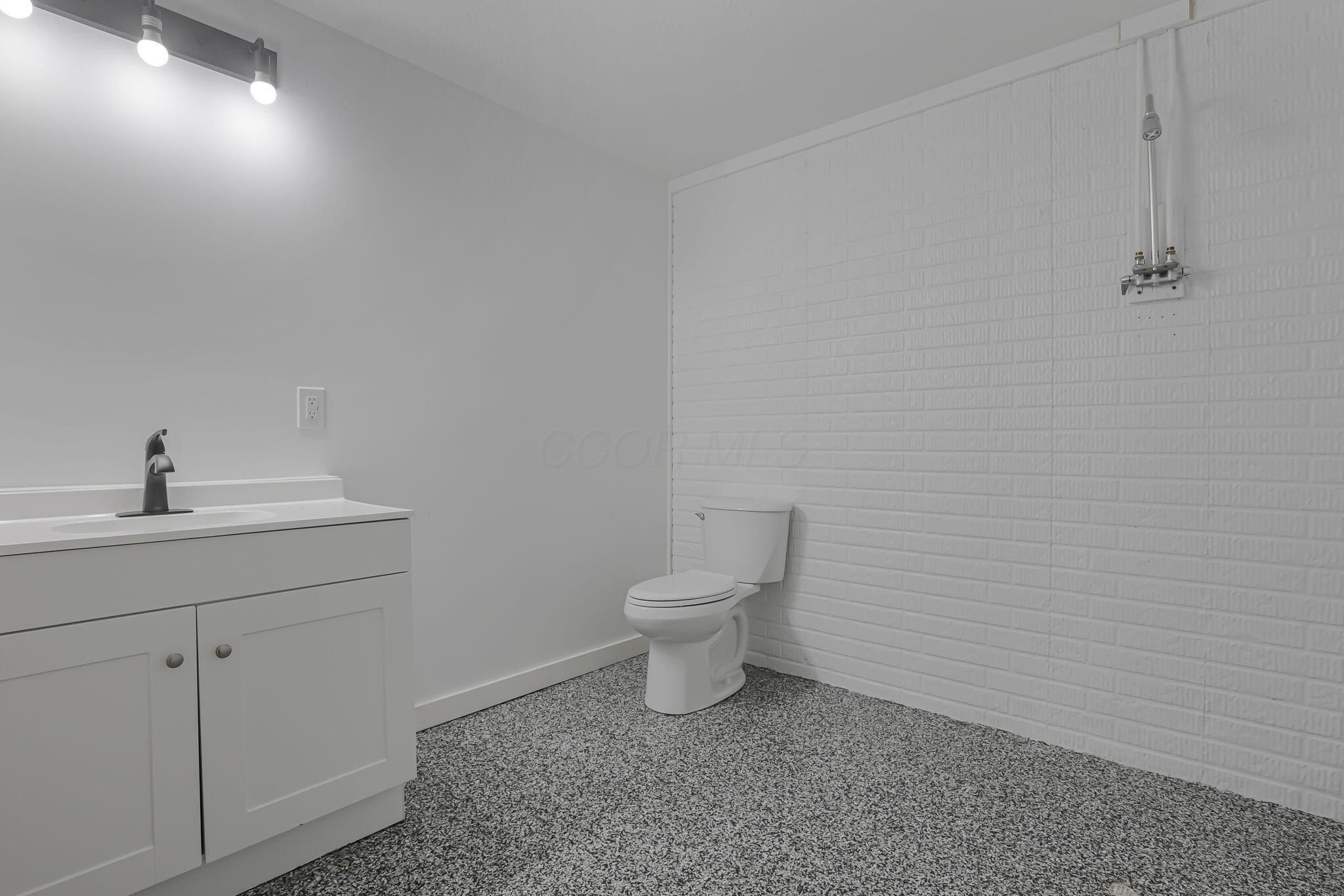 214 Crabapple Drive. Howard, OH 43028