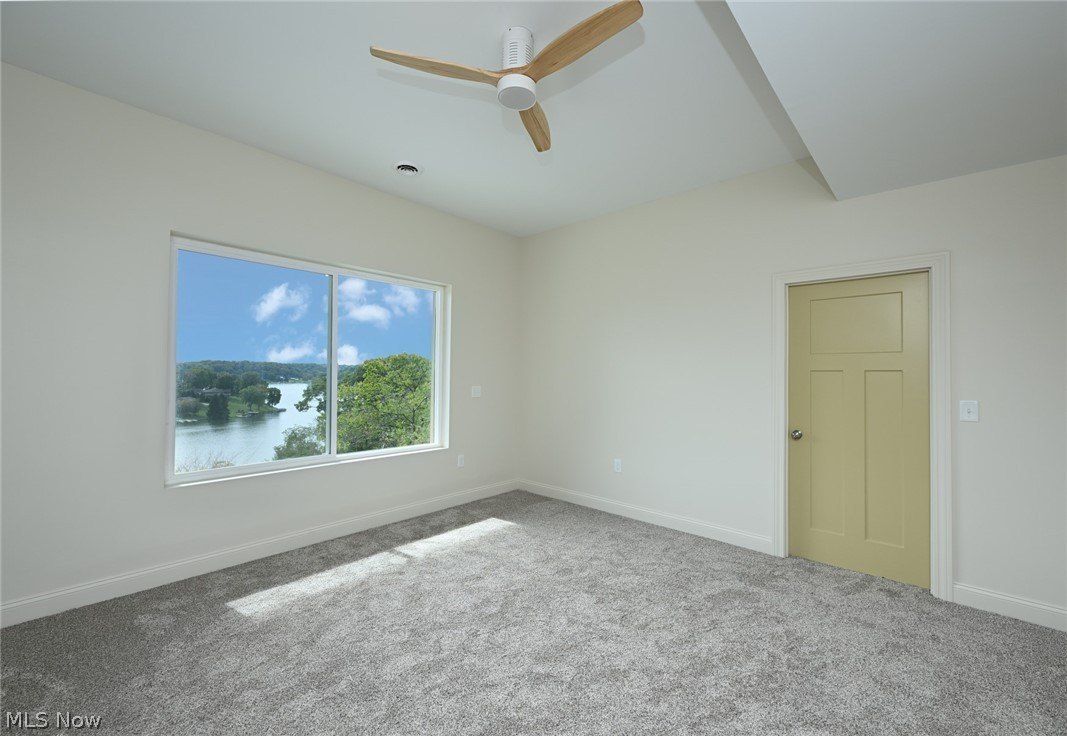 15 Huron Trail. Malvern, OH 44644
