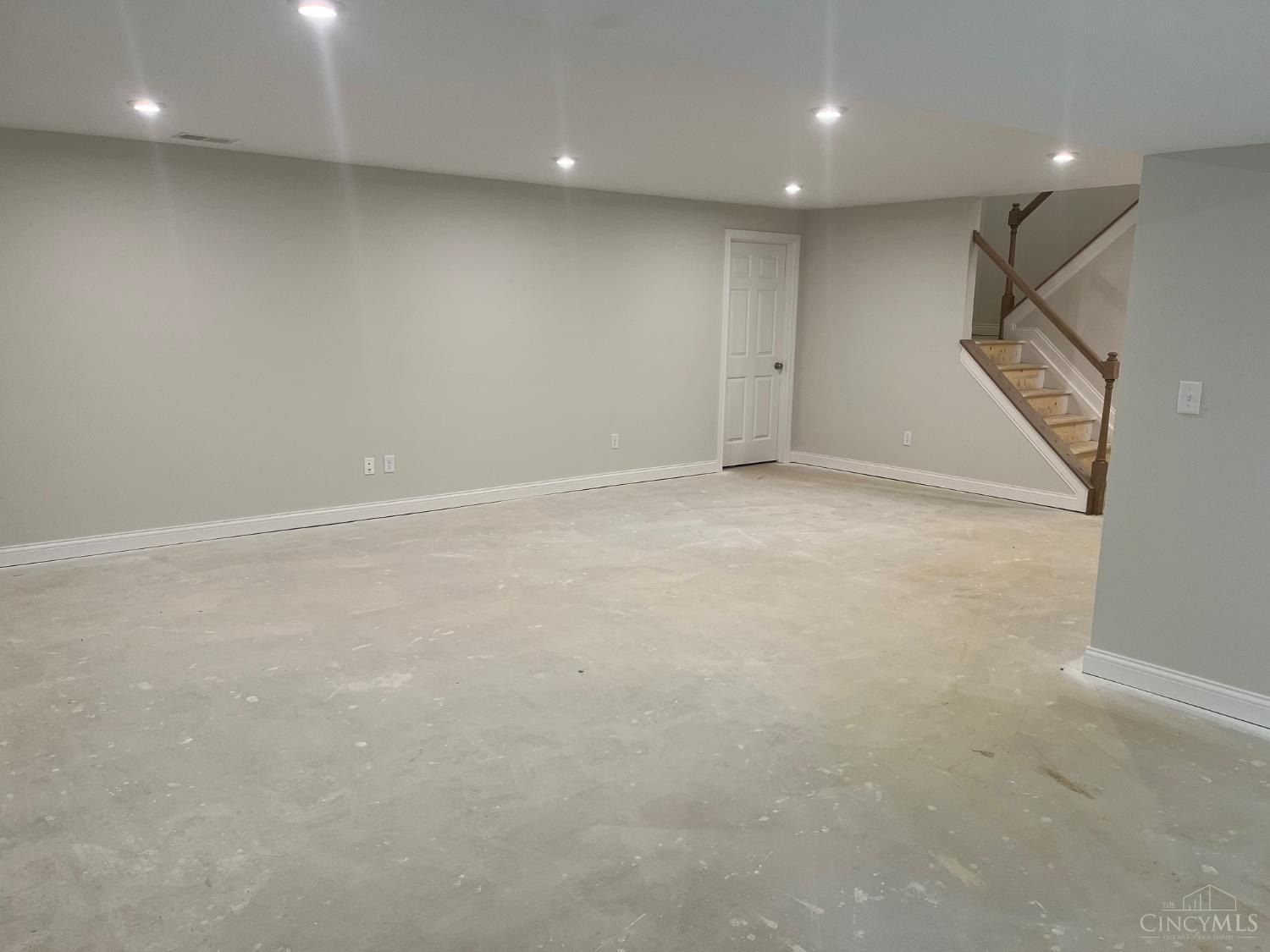 985 Crestpoint Court. Cincinnati, OH 45245