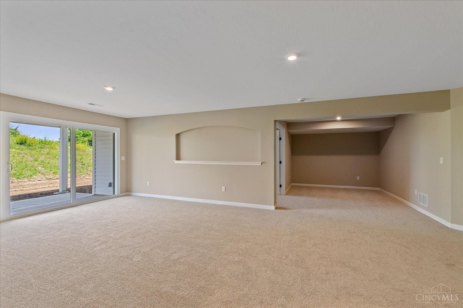 451 Valhalla Court. Lebanon, OH 45036