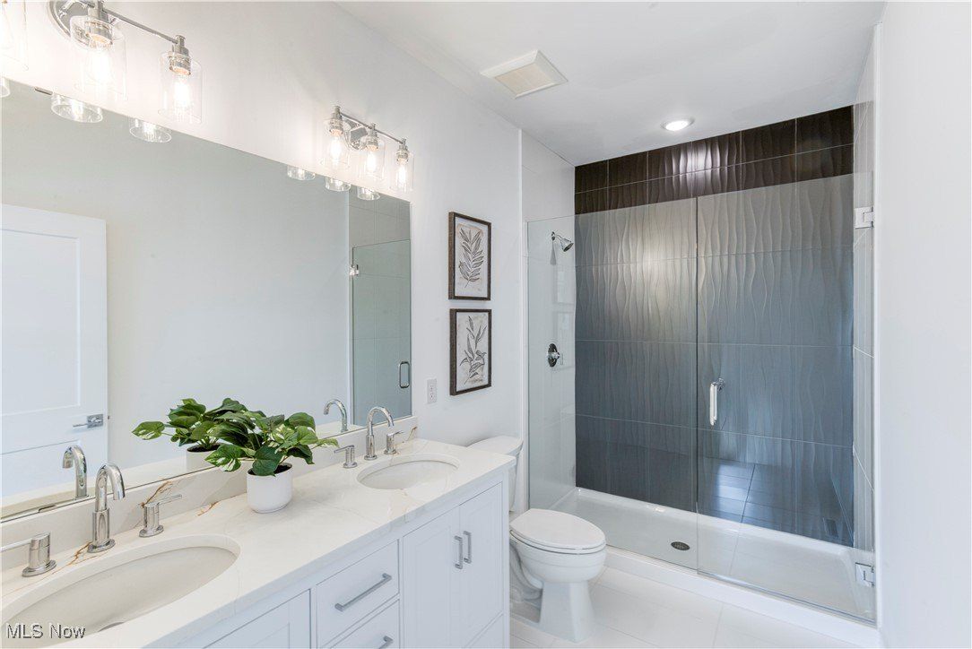 1369 W 74Th Street. Cleveland, OH 44102