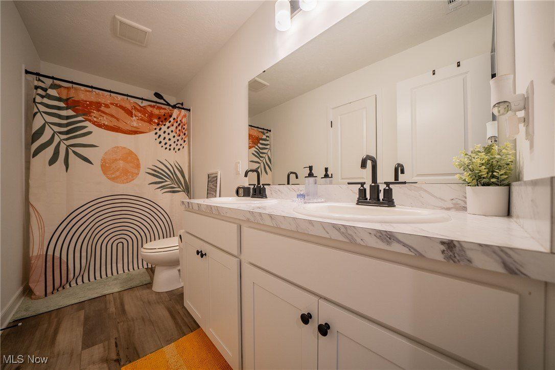 401 Pheasant Run. Elyria, OH 44035