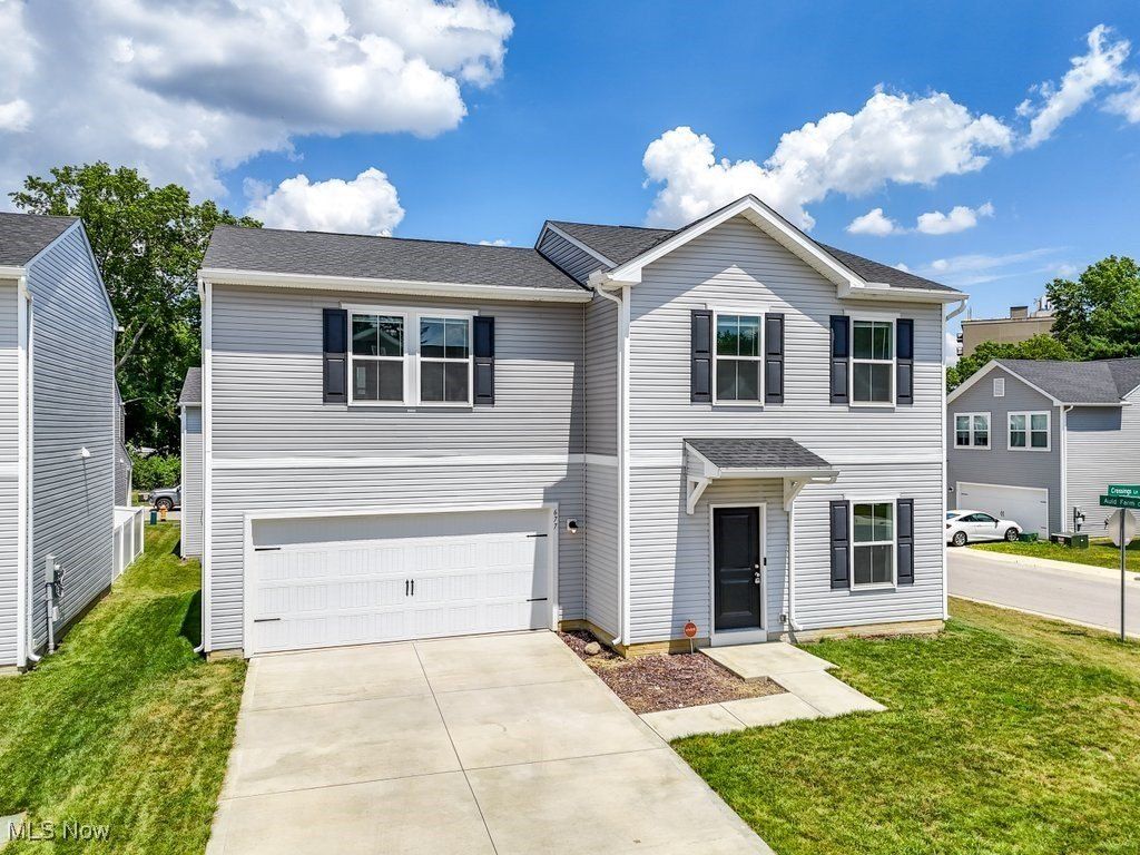 677 Crossings Lane. Akron, OH 44320