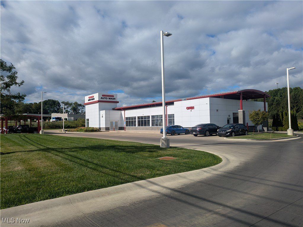 2606 Green Road. Madison, OH 44057