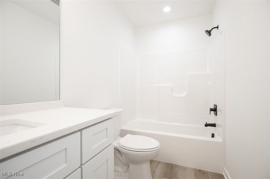 1053 Peach Boulevard. Willoughby, OH 44094