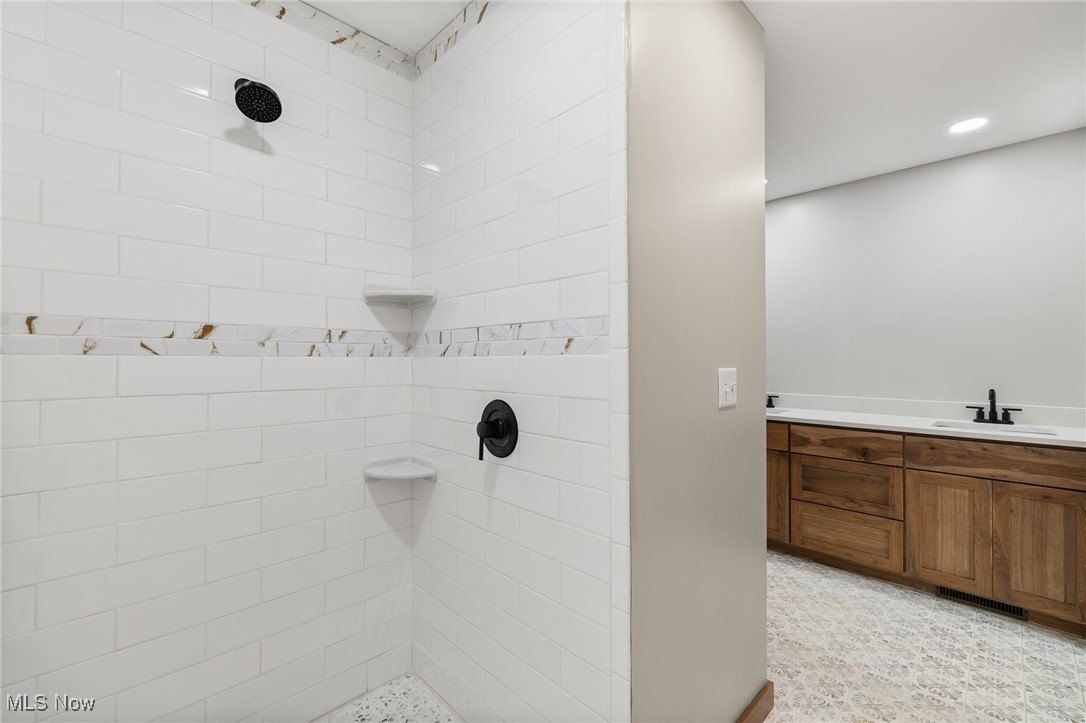 89 Hickey. Ashland, OH 44805