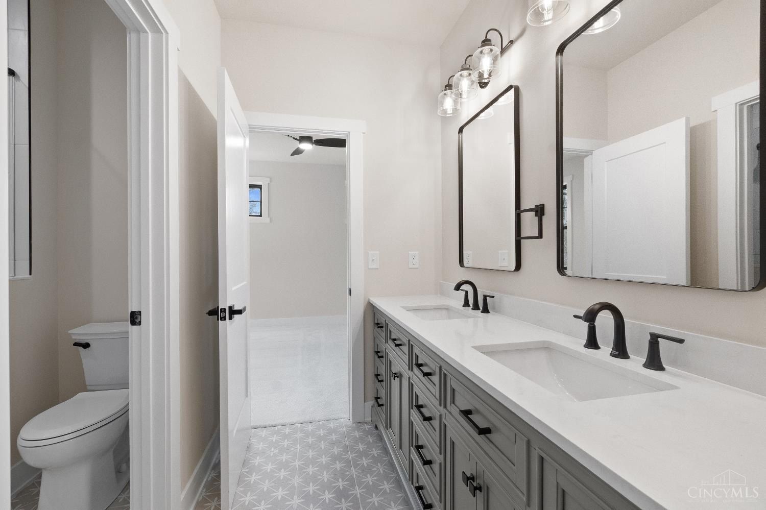 3658 Stettinius Avenue. Cincinnati, OH 45208