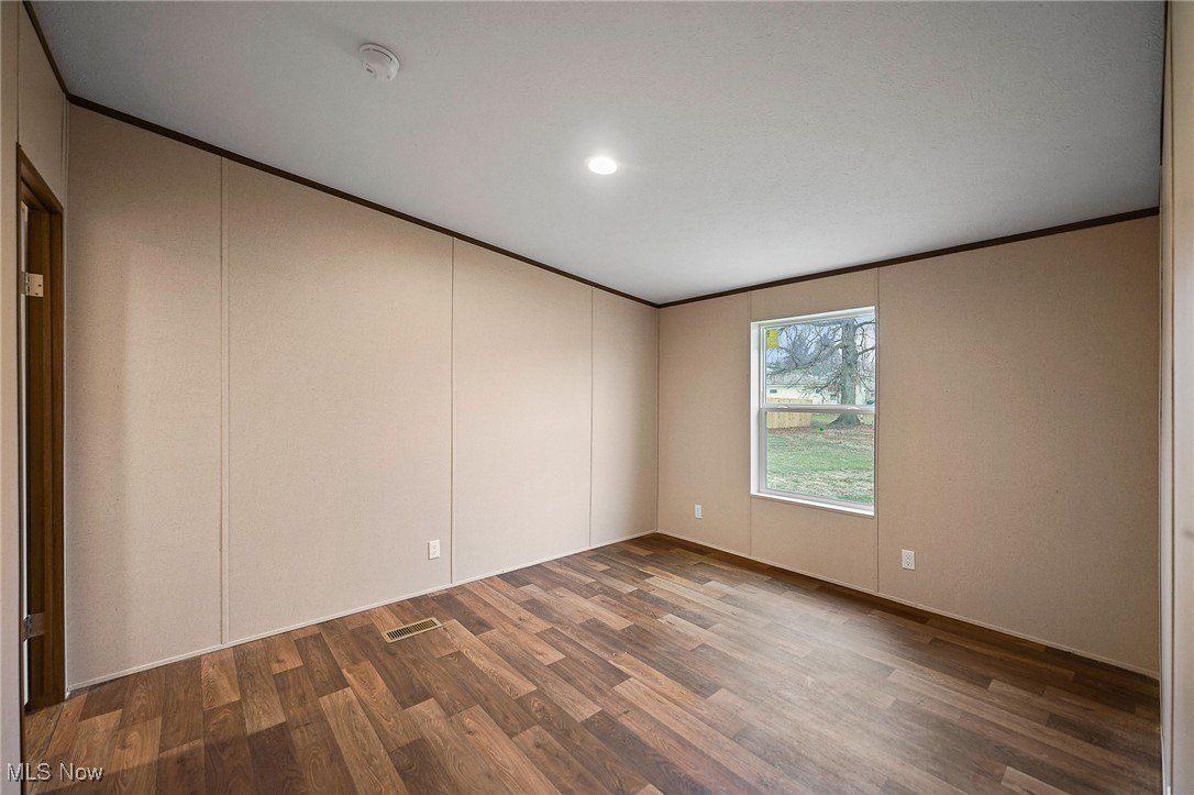 541 Lincoln Avenue. Struthers, OH 44471