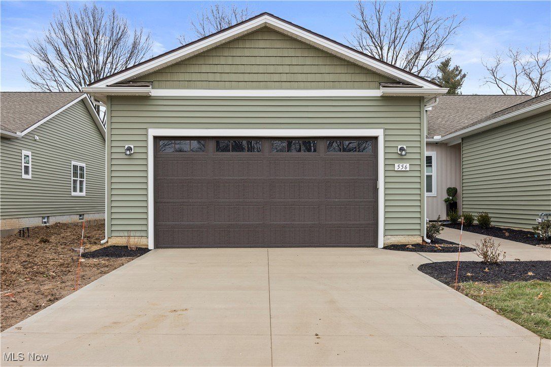 556 Eldemire Lane. Elyria, OH 44035