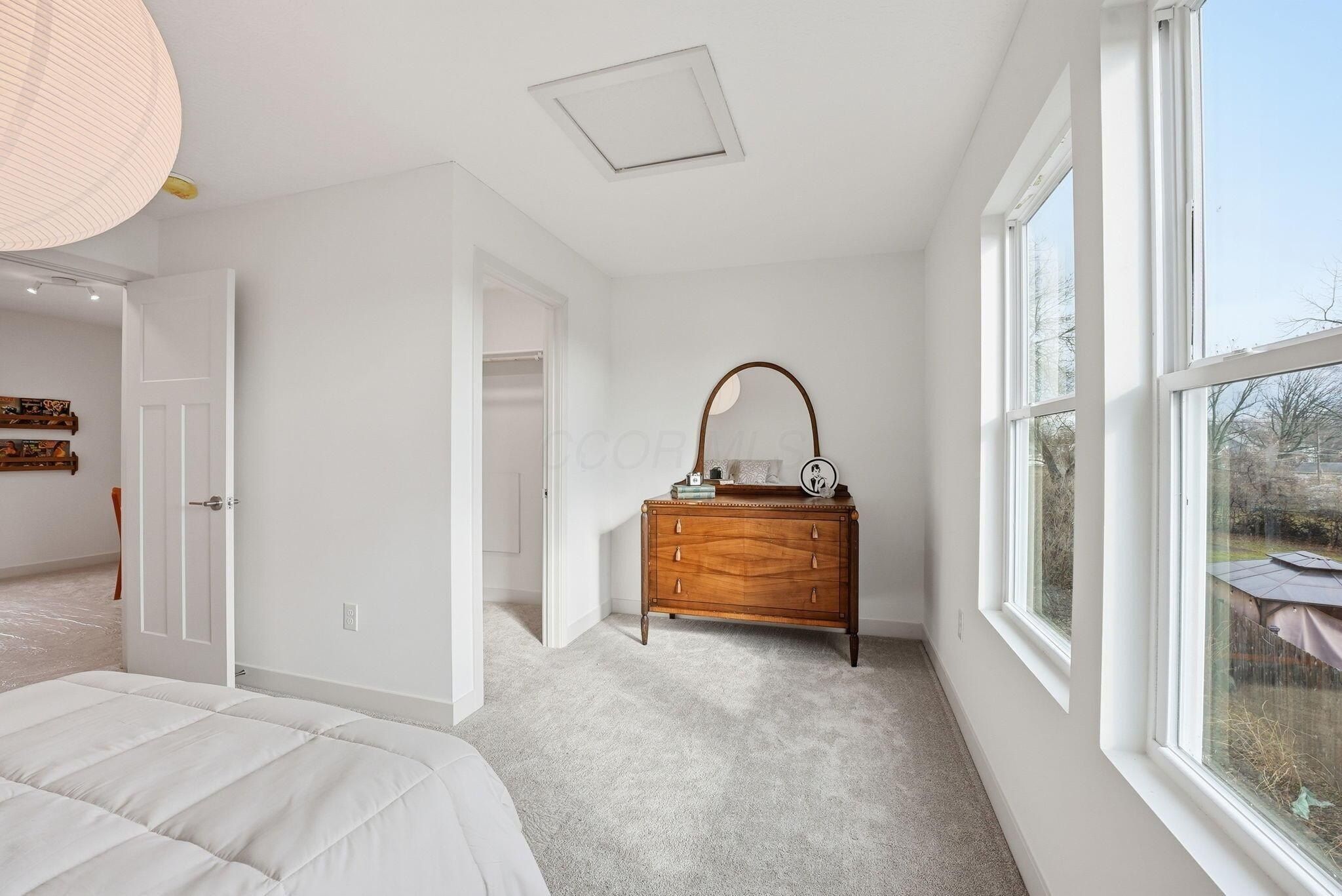 2574 Renwood Place. Columbus, OH 43211