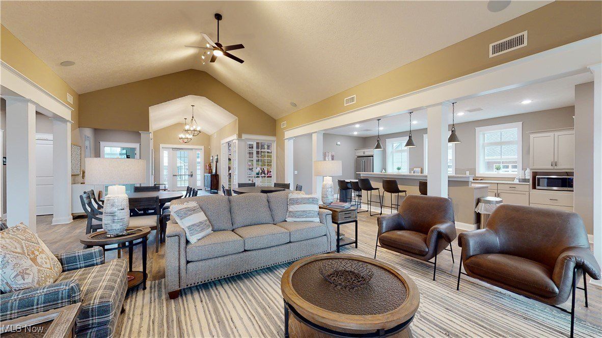 4328 Evergreen Court Unit 52. North Canton, OH 44720