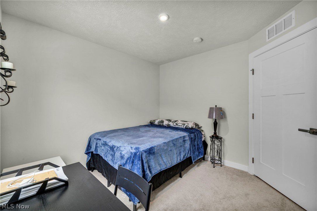 141 W Spring Drive. Elyria, OH 44035