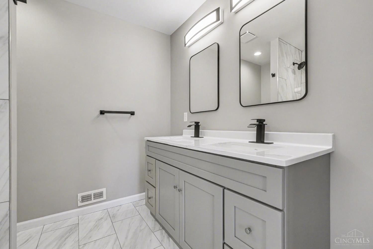 3964 Zinsle Avenue. Cincinnati, OH 45213